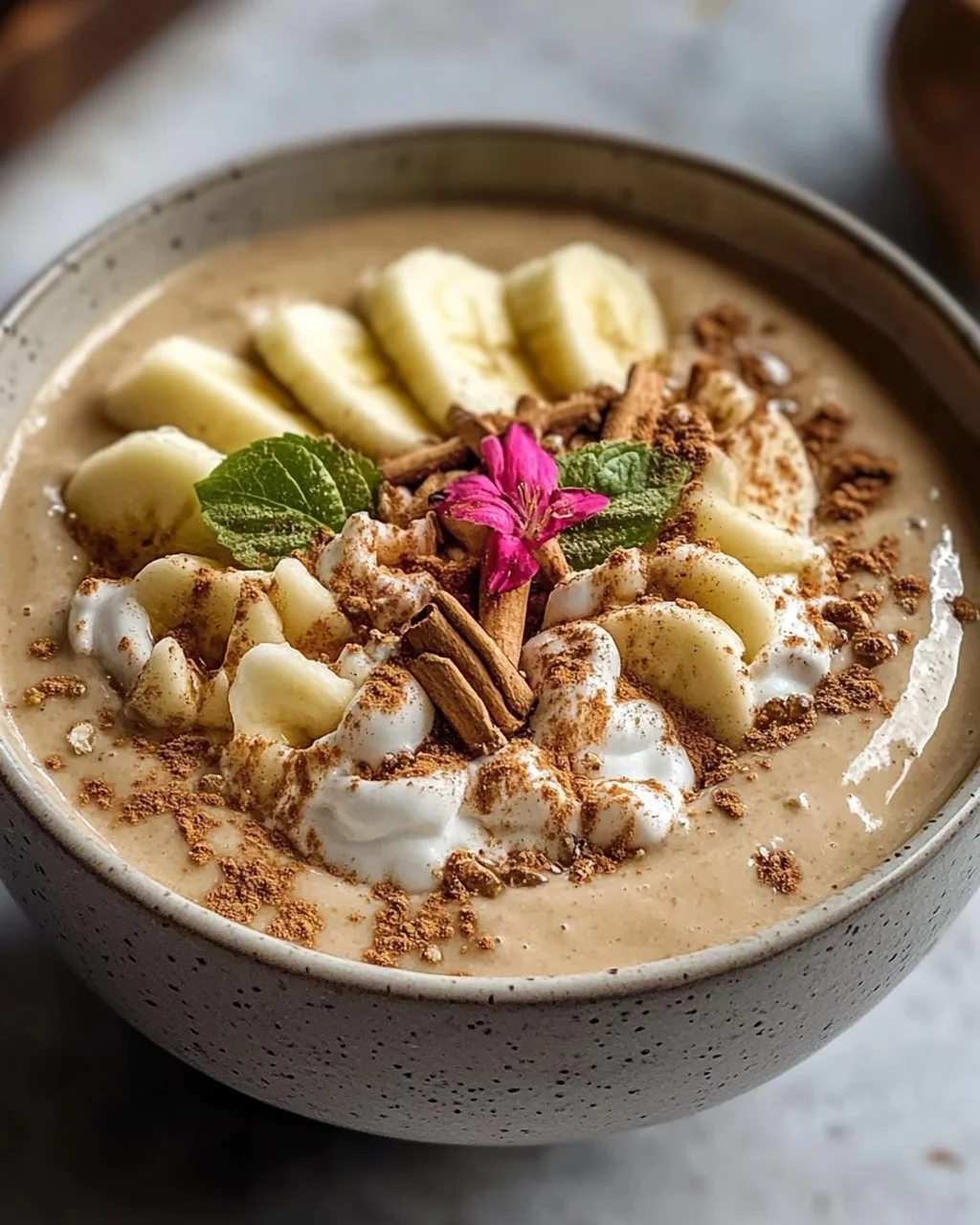Apfel-Zimt Smoothie Bowl: Dein würzig-süßer Energie-Kick!