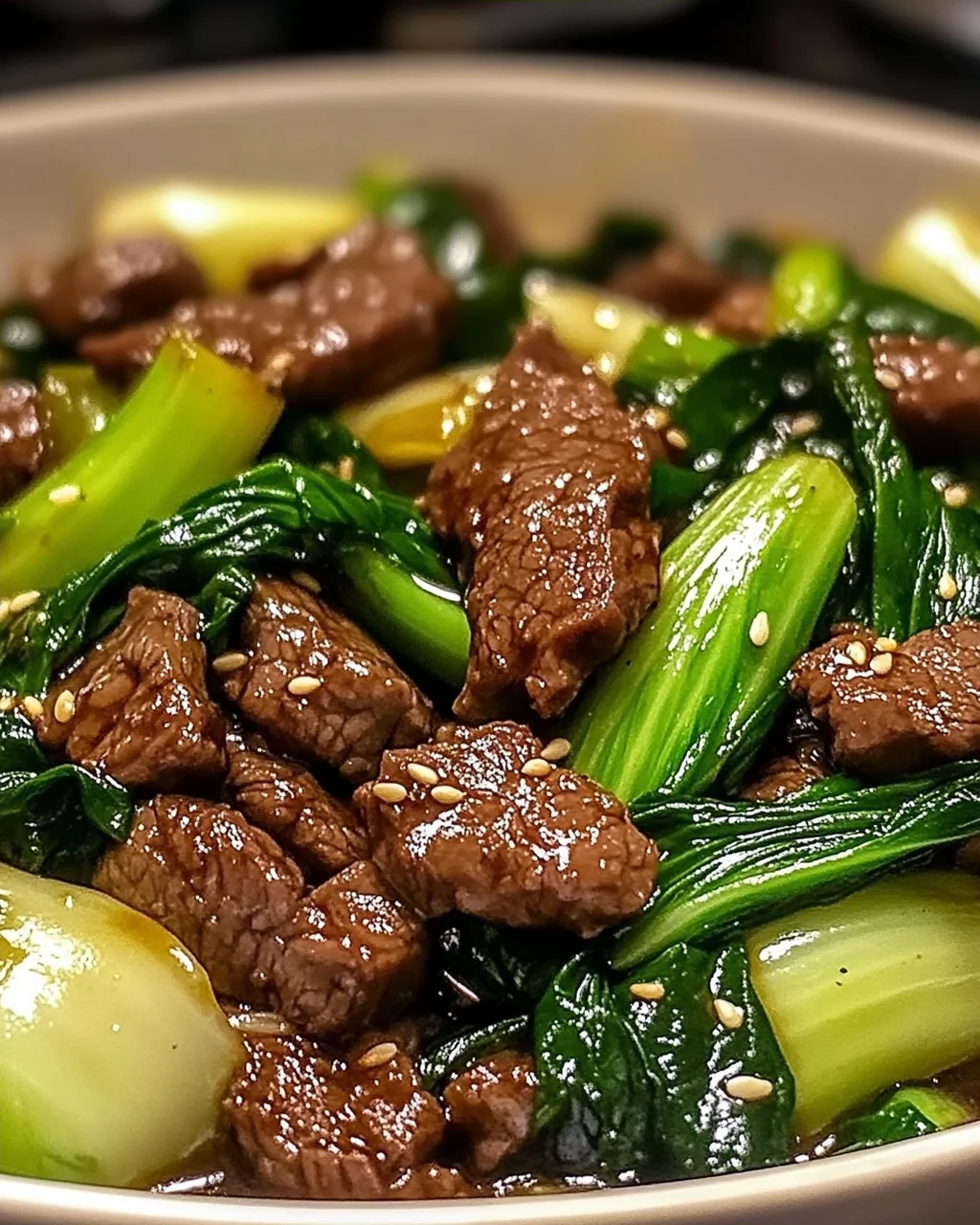 Gebratenes Bok Choy mit Rindfleisch in 20 Minuten