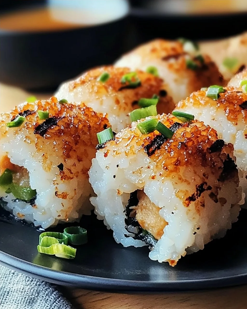 Gegrillte Reisbällchen: Der perfekte Snack für alle