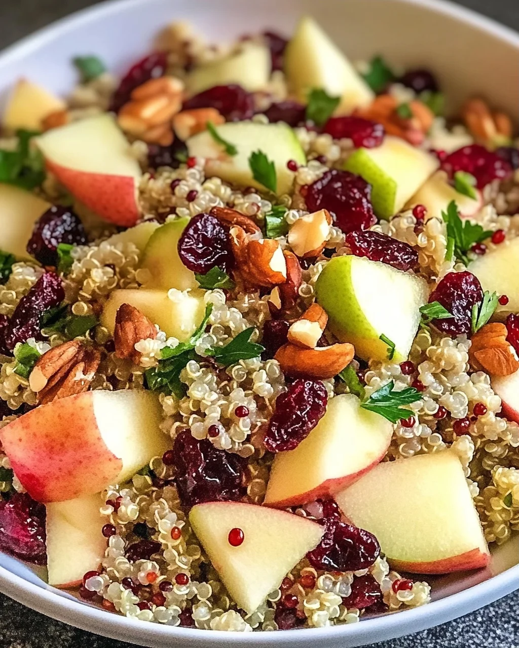 Quinoa Apfel Salat für frische Geschmacksexplosion
